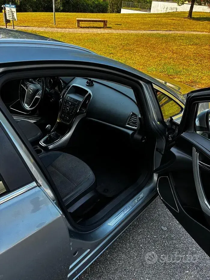 Usata Opel Astra 82 CV (60 kW) 2011 Grigio Station wagon
