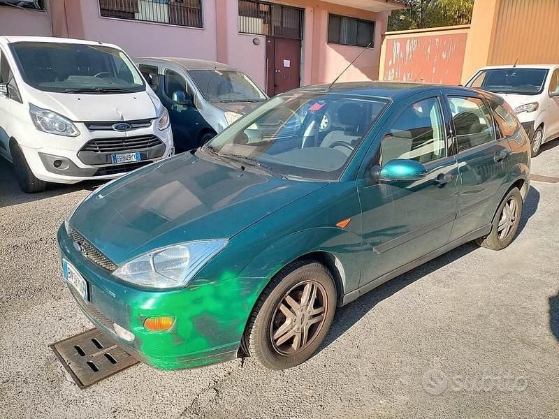 Usata Ford Focus Ghia 100 CV (73 kW) 2000 Verde Berlina
