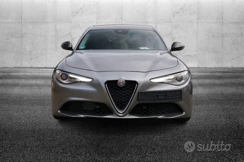 Usata Alfa Romeo Giulia Super 201 CV (147 kW) 2020 Grigio metallizzato Berlina