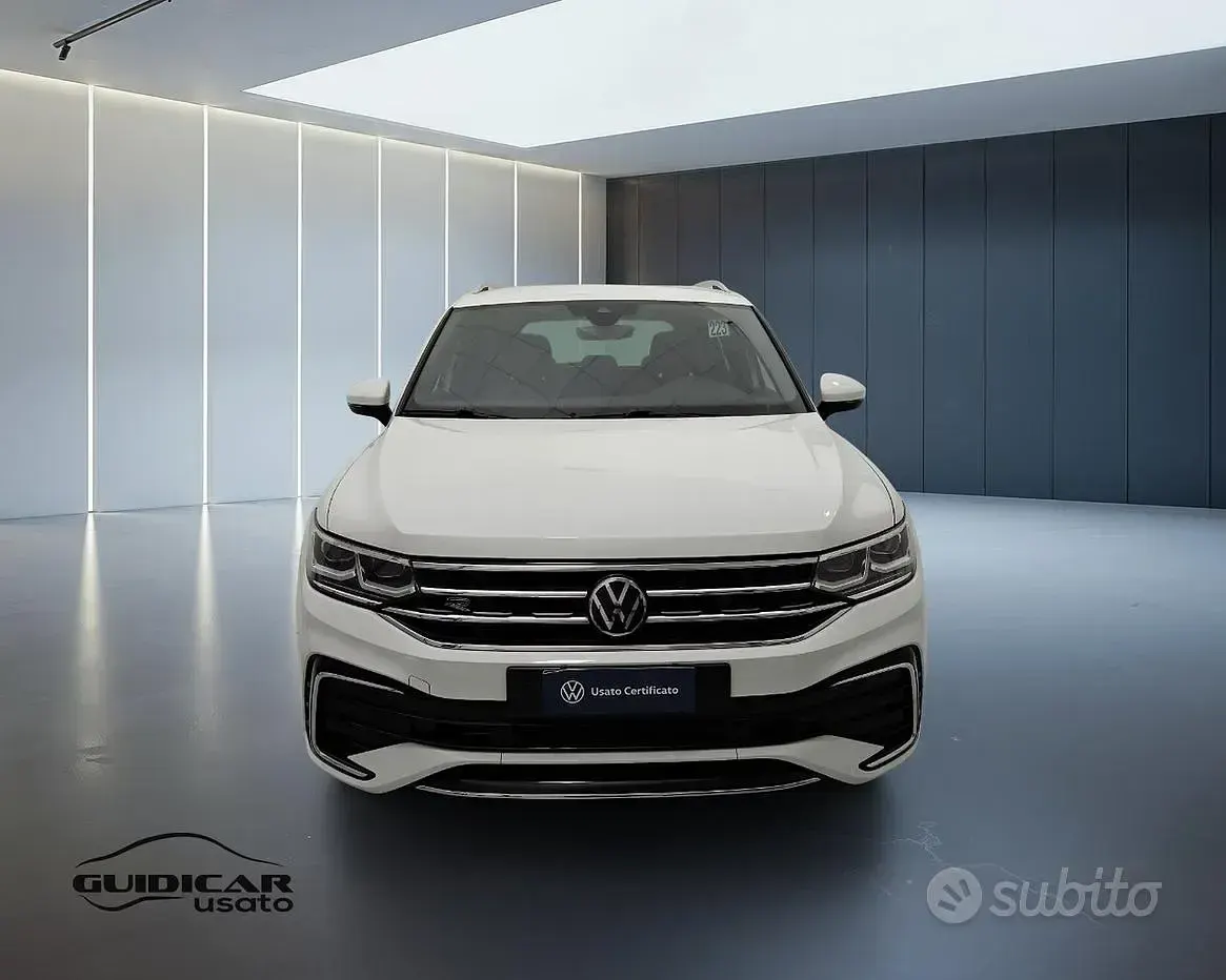 Usata VW Tiguan R-line 150 CV (110 kW) 2023 Bianco SUV