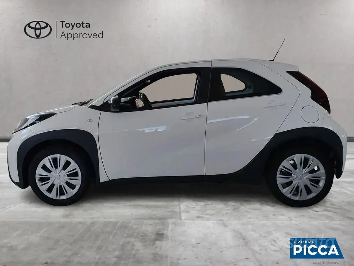 Usata Toyota Aygo X Active 72 CV (52 kW) 2025 Bianco SUV