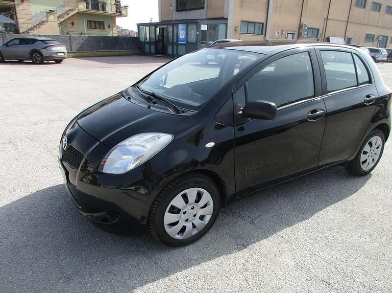 Usata Toyota Yaris Sol 69 CV (50 kW) 2007 Nero Utilitaria