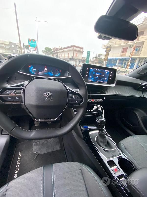Usata Peugeot 2008 130 CV (95 kW) 2023 SUV