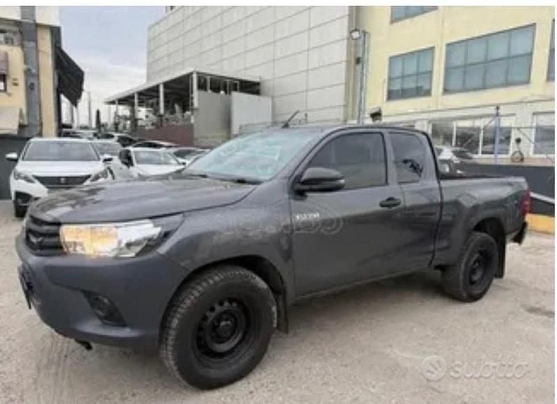 Usata Toyota HiLux Comfort 150 CV (110 kW) 2019 Grigio Pick-up