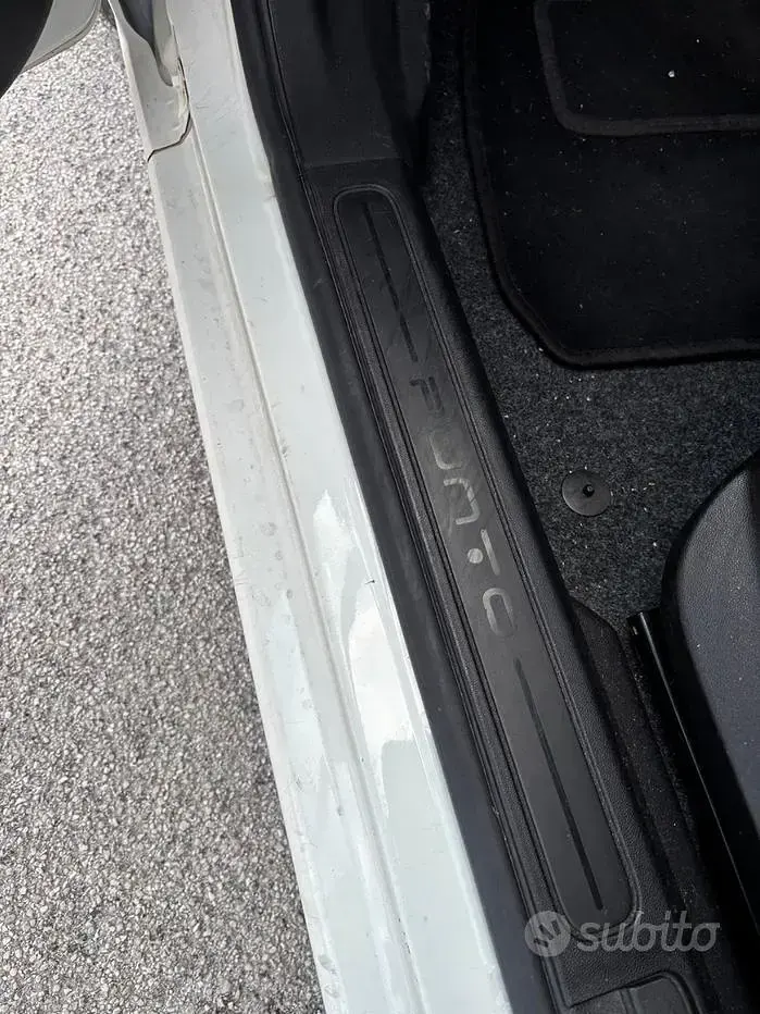 Usata Fiat Grande Punto 75 CV (55 kW) 2015 Bianco Utilitaria