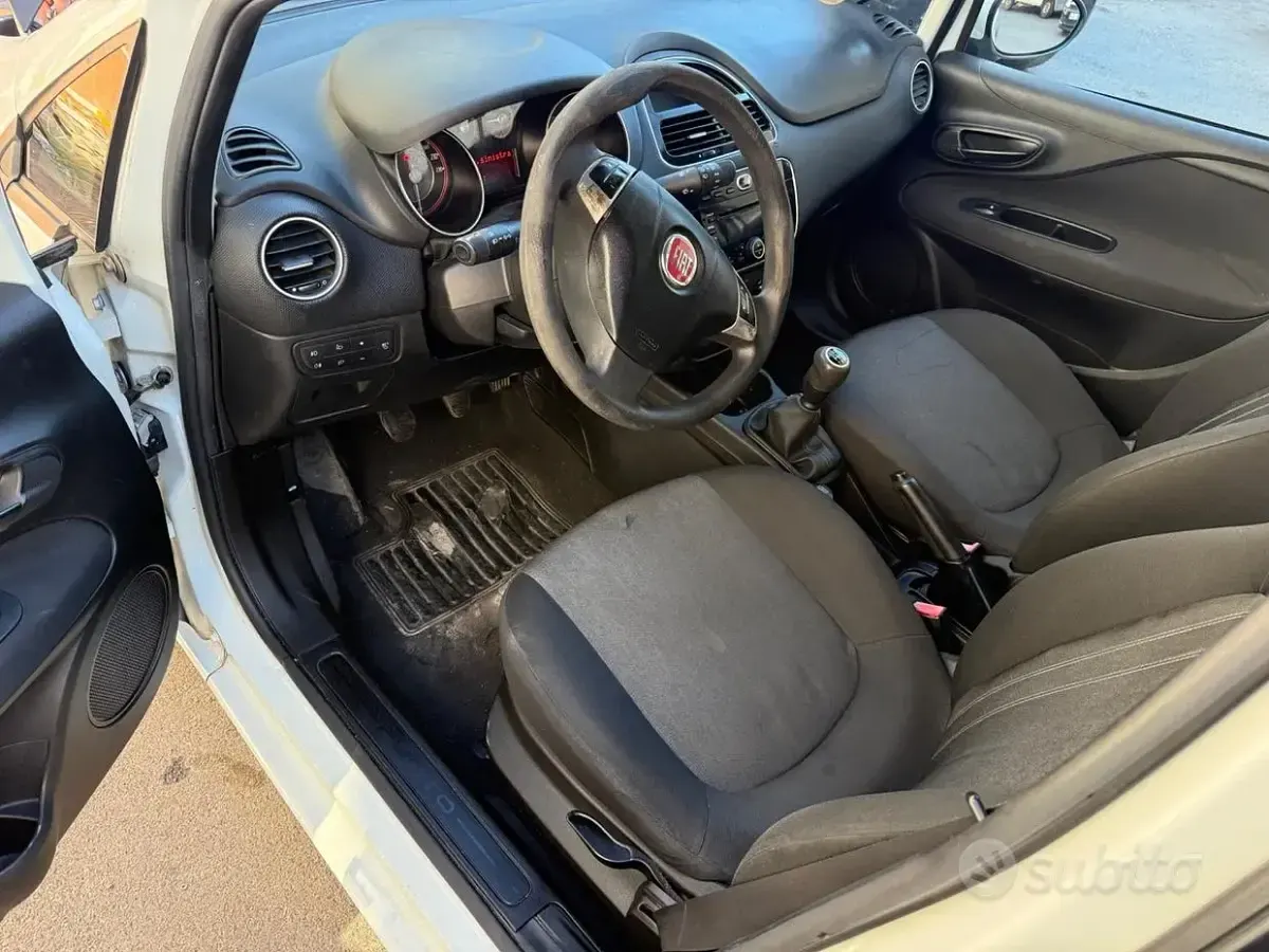 Gebraucht Fiat Punto Lounge 85 PS (62 kW) 2014 Weiß Kleinwagen