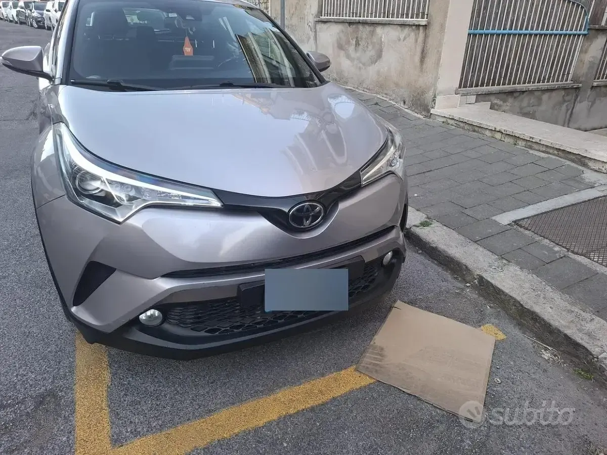 Usata Toyota C-HR Style 116 CV (85 kW) 2017 Grigio SUV