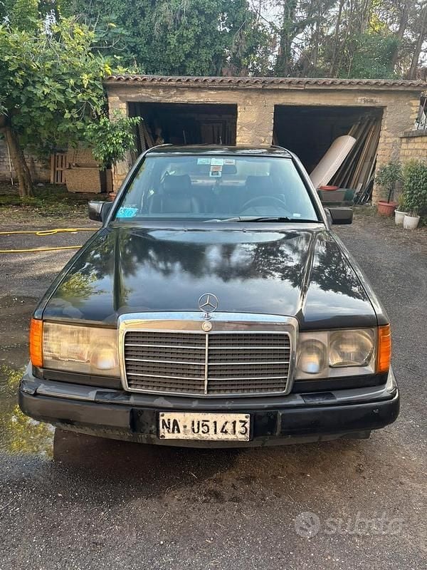 Usata Mercedes E250 140 CV (102 kW) 1987 Nero Berlina