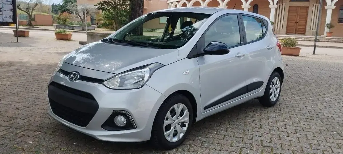 Usata Hyundai i10 66 CV (48 kW) 2015 Argento Utilitaria