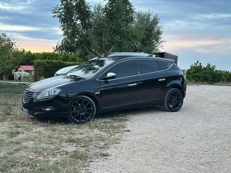 Usata Lancia Delta 105 CV (77 kW) 2013 Nero Utilitaria