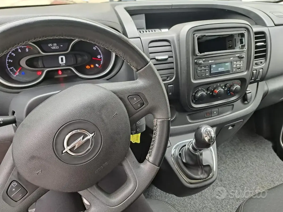 Usata Opel Vivaro-e Combi 121 CV (88 kW) 2019 Grigio Monovolume