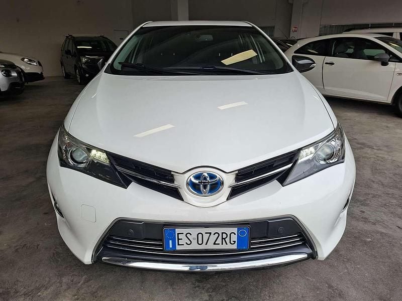 Usata Toyota Auris Hybrid Active 99 CV (72 kW) 2013 Bianco Berlina