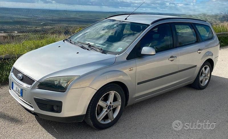 Grigio Usata 2006 Ford Focus Station wagon | 1500 € (Buon prezzo) - Immagine 1/4