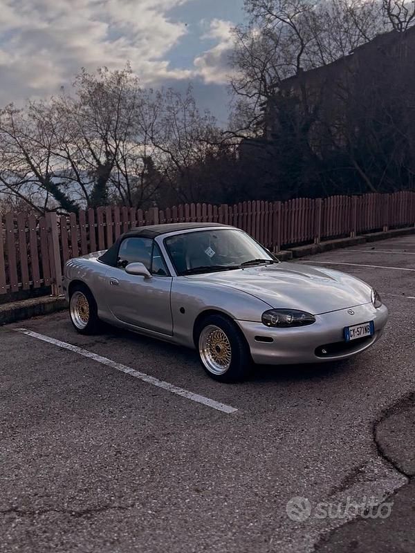 Usata Mazda MX5 110 CV (80 kW) 2000 Grigio Cabrio