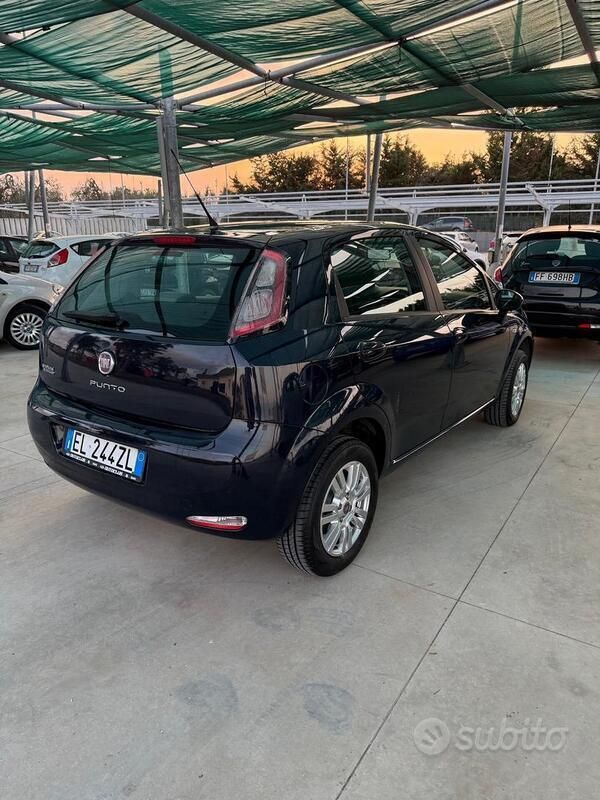 Usata Fiat Punto Easy 77 CV (56 kW) 2012 Blu Utilitaria