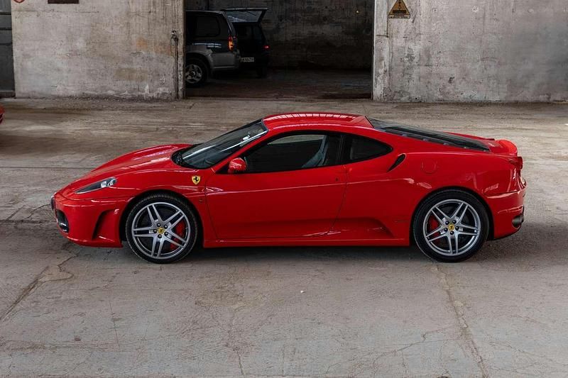 Usata Ferrari F430 489 CV (359 kW) 2007 Rosso scuderia Coupé
