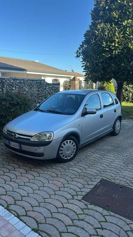 Usata 2003 Opel Corsa Edition Tre volumi | 950 € (Molto cara) - Immagine 1/4