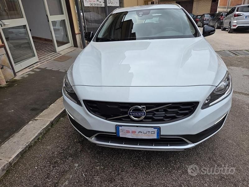 Usata Volvo V60 CC 150 CV (110 kW) 2016 Bianco Station wagon