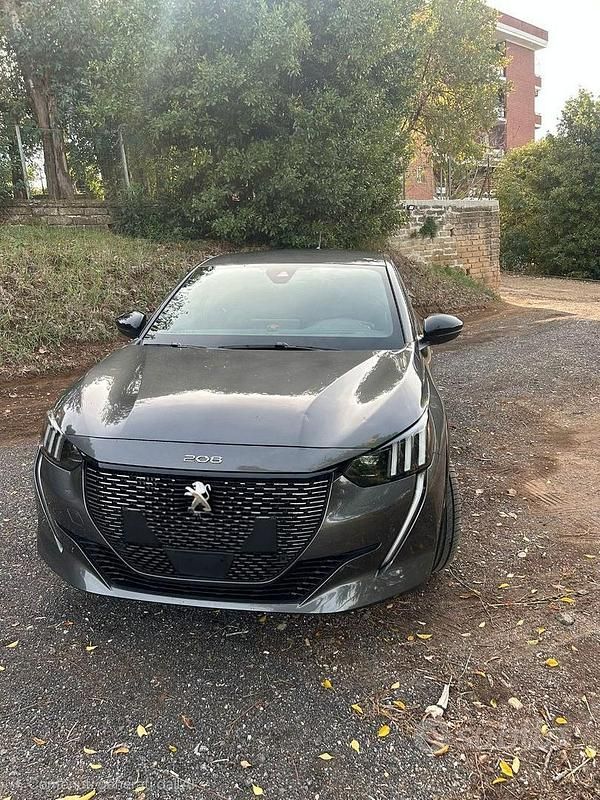 Grigio Usata 2023 Peugeot 208 GT Due volumi | 16.500 € (Buon prezzo) - Immagine 1/4