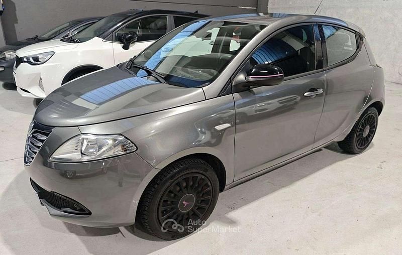 Usata Lancia Ypsilon 69 CV (50 kW) 2014 Grigio Utilitaria
