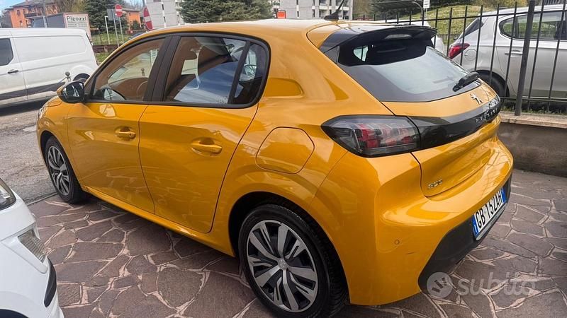 Usata Peugeot 208 Active 74 CV (54 kW) 2020 Giallo Utilitaria