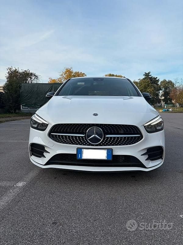 Usata Mercedes B200 163 CV (119 kW) 2019 Bianco Monovolume
