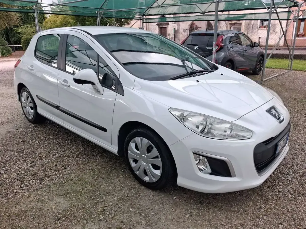 Usata Peugeot 308 Access 111 CV (81 kW) 2013 Bianco Berlina
