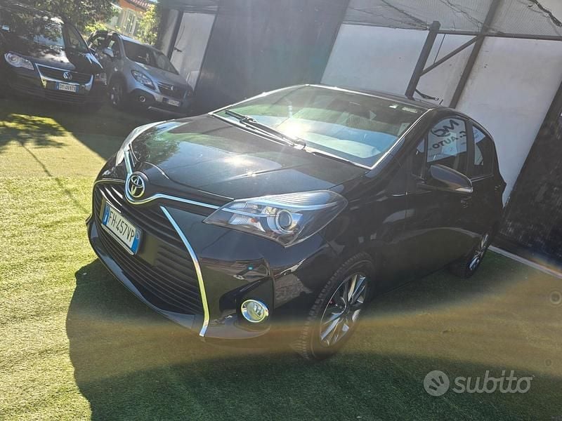 Usata Toyota Yaris 70 CV (51 kW) 2017 Nero Berlina