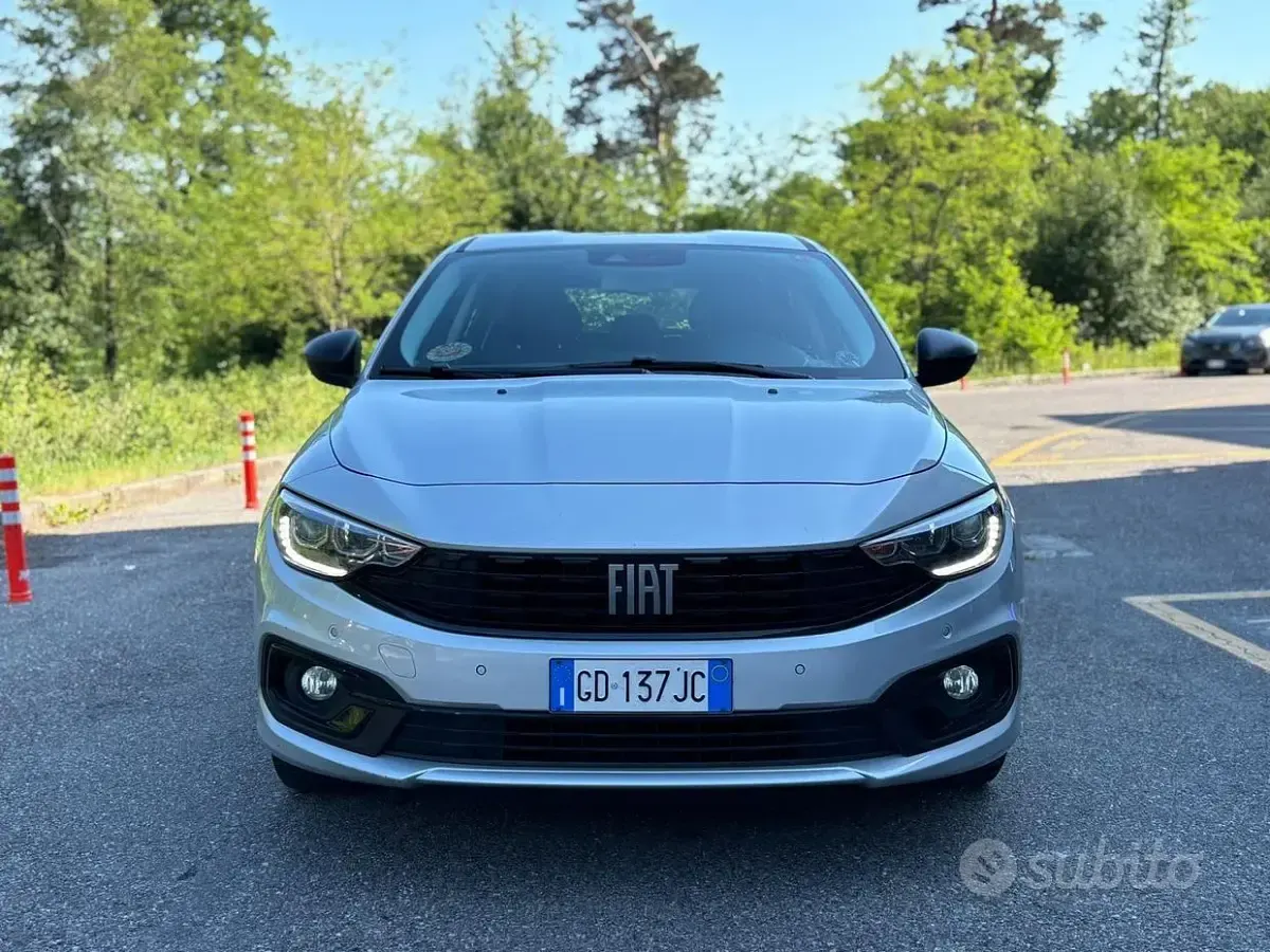 Usata Fiat Tipo Sport 100 CV (73 kW) 2021 Grigio Berlina