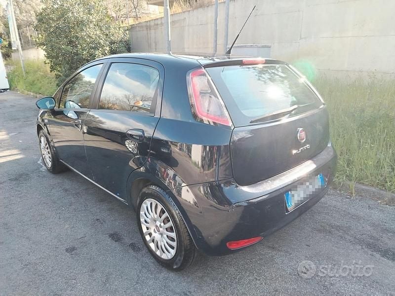 Usata Fiat Punto Lounge 69 CV (50 kW) 2015 Blu Utilitaria