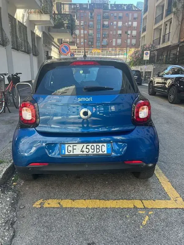 Usata Smart ForFour 90 CV (66 kW) 2019 Bluazzurro Utilitaria