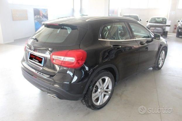 Usata Mercedes GLA200 Premium 136 CV (100 kW) 2015 Nero SUV
