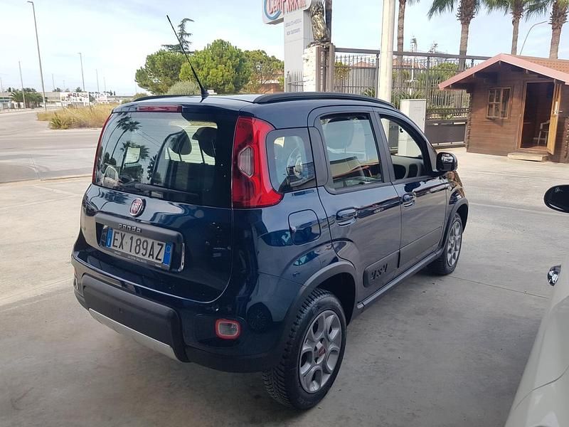 Usata Fiat Panda 4x4 S 74 CV (54 kW) 2014 Blu Utilitaria