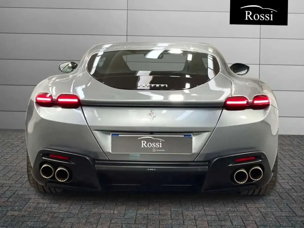 Usata Ferrari Roma 620 CV (456 kW) 2022 Grigio chiaro metallizzato Coupé