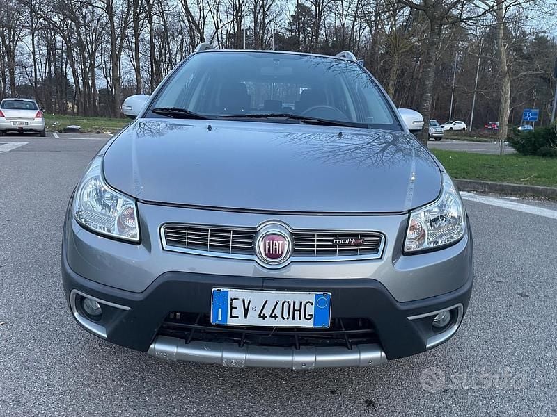 Usata Fiat Sedici 135 CV (99 kW) 2014 Grigio SUV