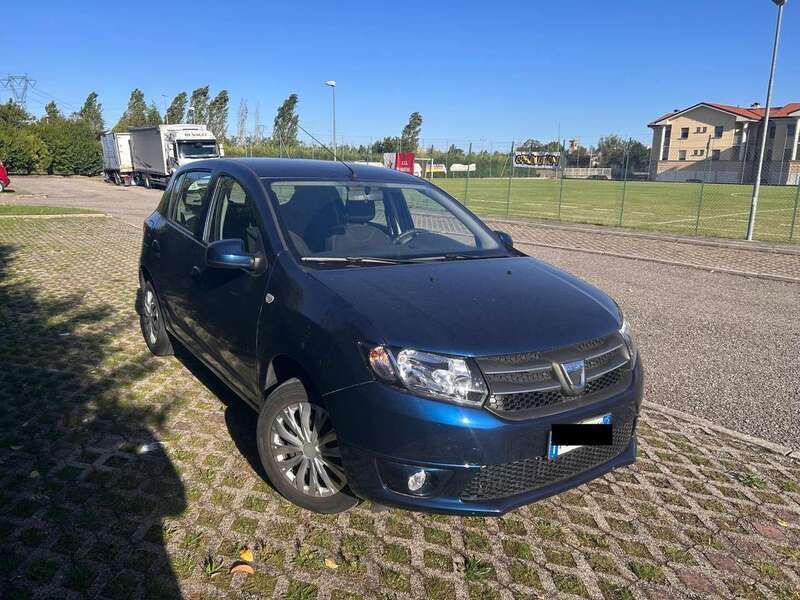 Blu/azzurro Usata 2016 Dacia Sandero Due volumi | 6700 € (Buon prezzo) - Immagine 1/4