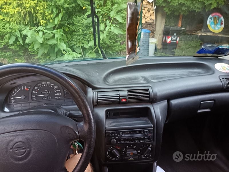 Usata Opel Astra 90 CV (66 kW) 1997 Verde Station wagon