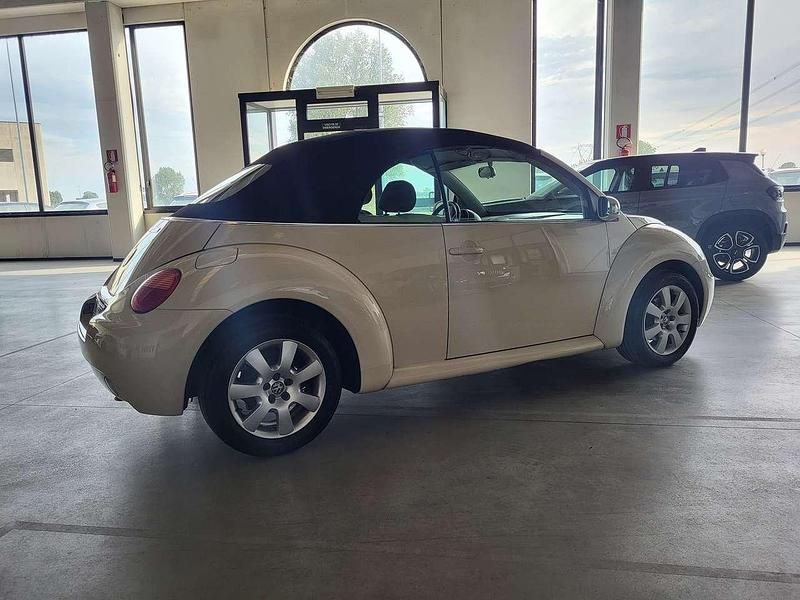 Usata VW New Beetle 75 CV (55 kW) 2005 Pastello Utilitaria