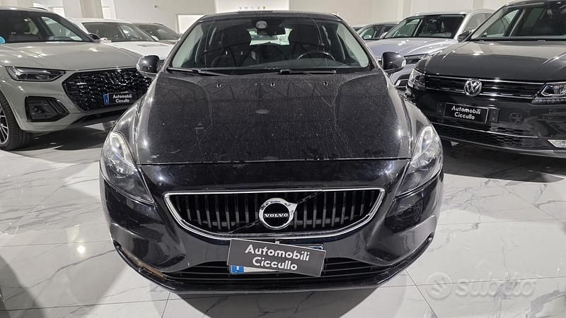 Usata Volvo V40 Business Edition 119 CV (87 kW) 2018 Nero Berlina