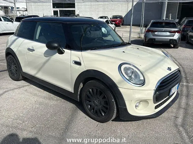 Usata Mini ONE 74 CV (54 kW) 2015 Argento Utilitaria