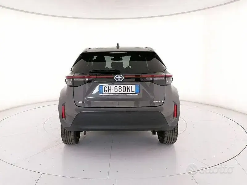 Usata Toyota Yaris Cross Lounge 92 CV (67 kW) 2022 Grigio SUV