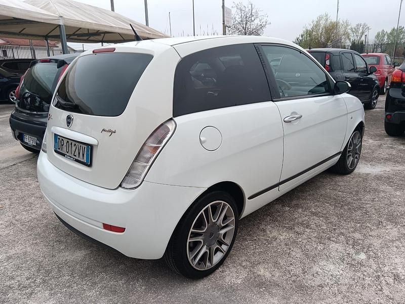 Usata Lancia Ypsilon 105 CV (77 kW) 2008 Bianco Utilitaria