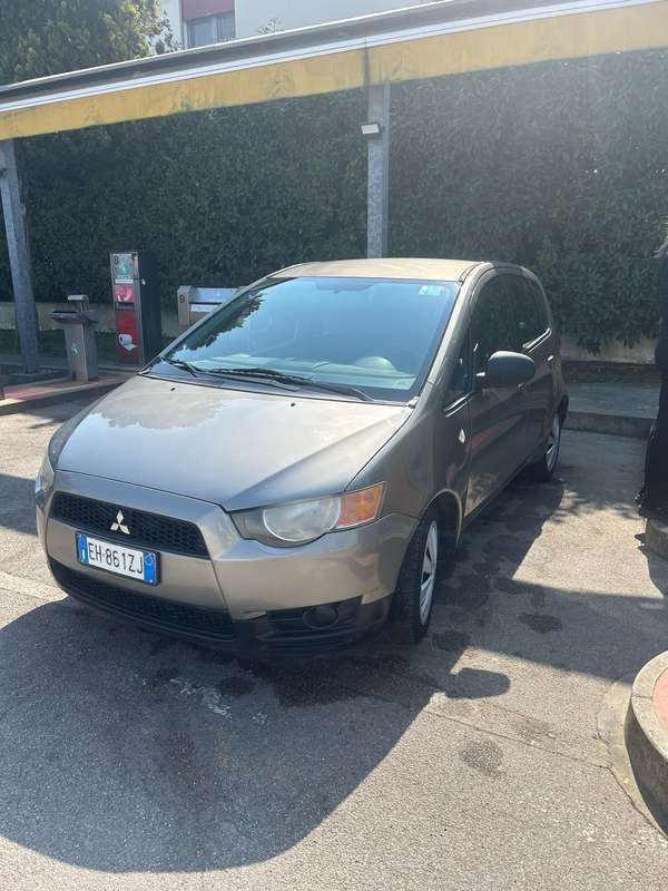 Usata 2011 Mitsubishi Colt Tre volumi | 3200 € - Immagine 1/4