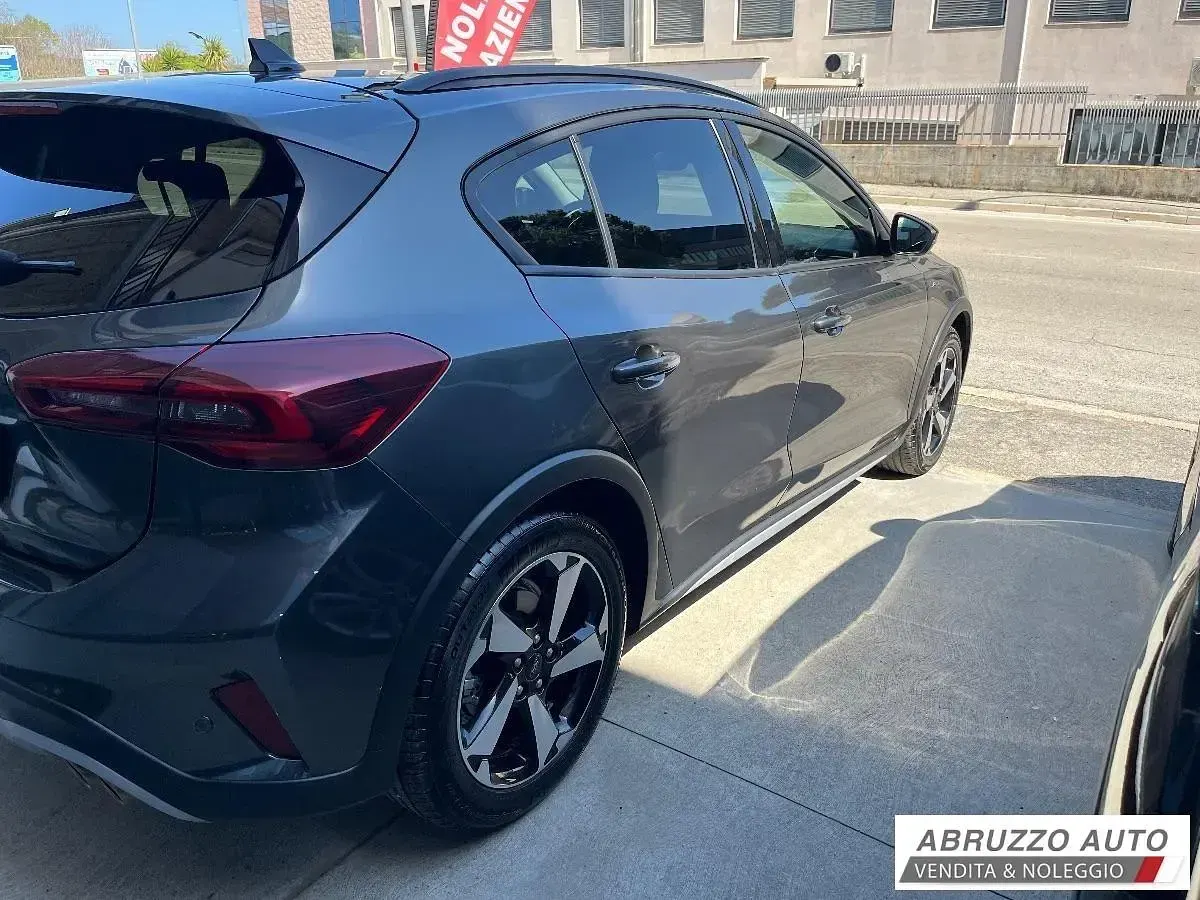 Usata Ford Focus Active 126 CV (92 kW) 2024 Grigio Berlina