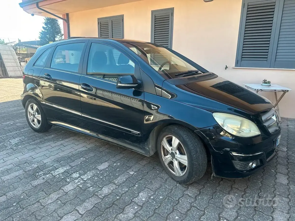 Usata Mercedes B200 140 CV (102 kW) 2009 Nero Monovolume