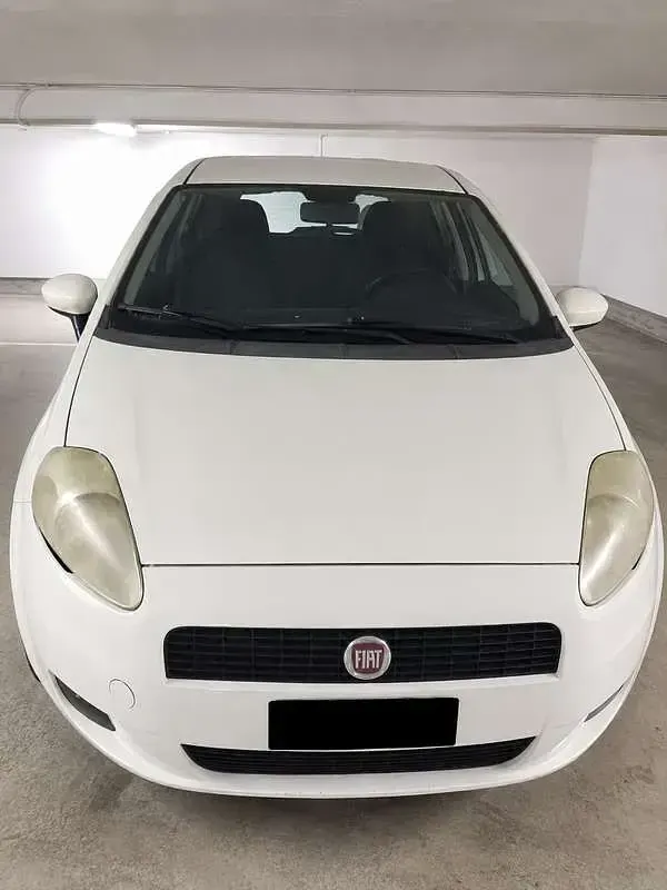 Usata Fiat Grande Punto Active 75 CV (55 kW) 2010 Bianco Utilitaria