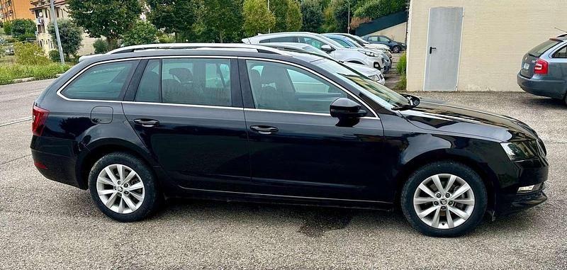 Usata Skoda Octavia G-TEC Executive 110 CV (80 kW) 2017 Nero Station wagon