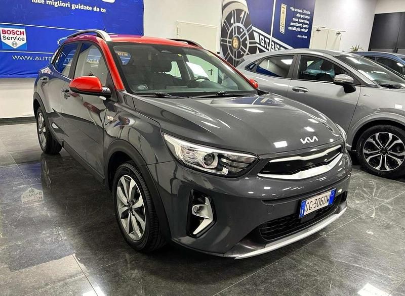 Usata Kia Stonic Style 84 CV (61 kW) 2022 Astro grey SUV