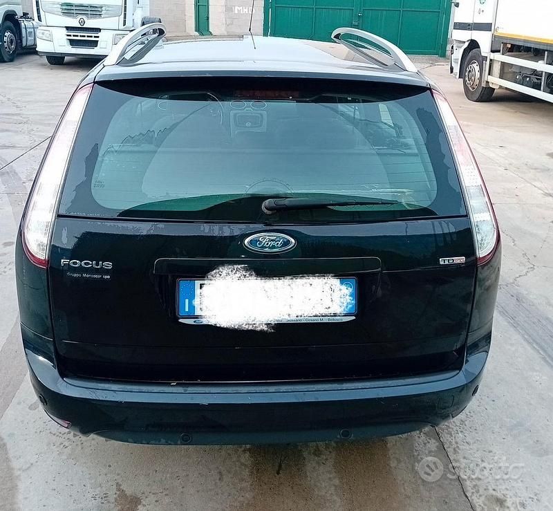 Usata Ford Focus 100 CV (73 kW) 2010 Nero Station wagon