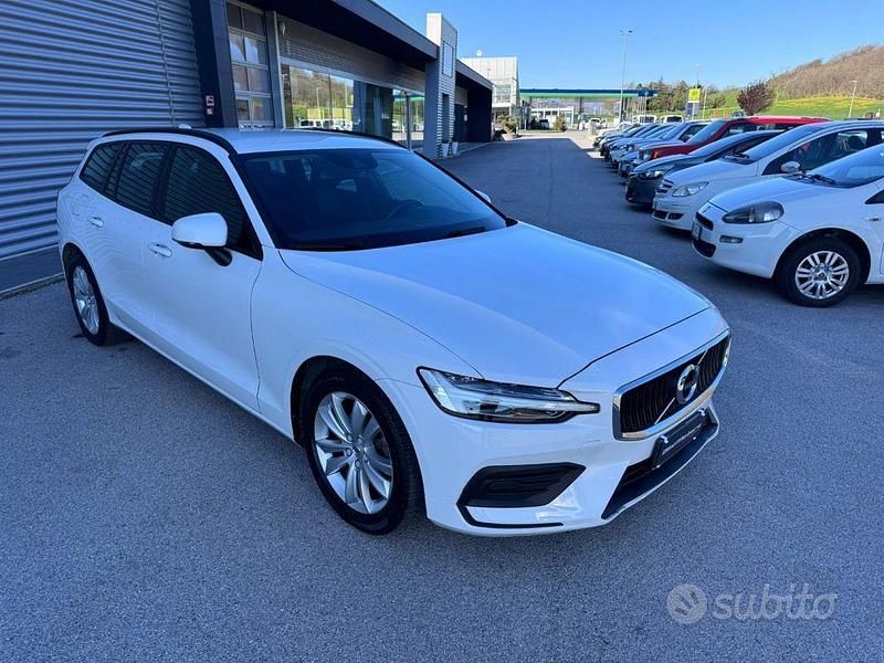 Usata Volvo V60 R-Design 150 CV (110 kW) 2019 Bianco Station wagon